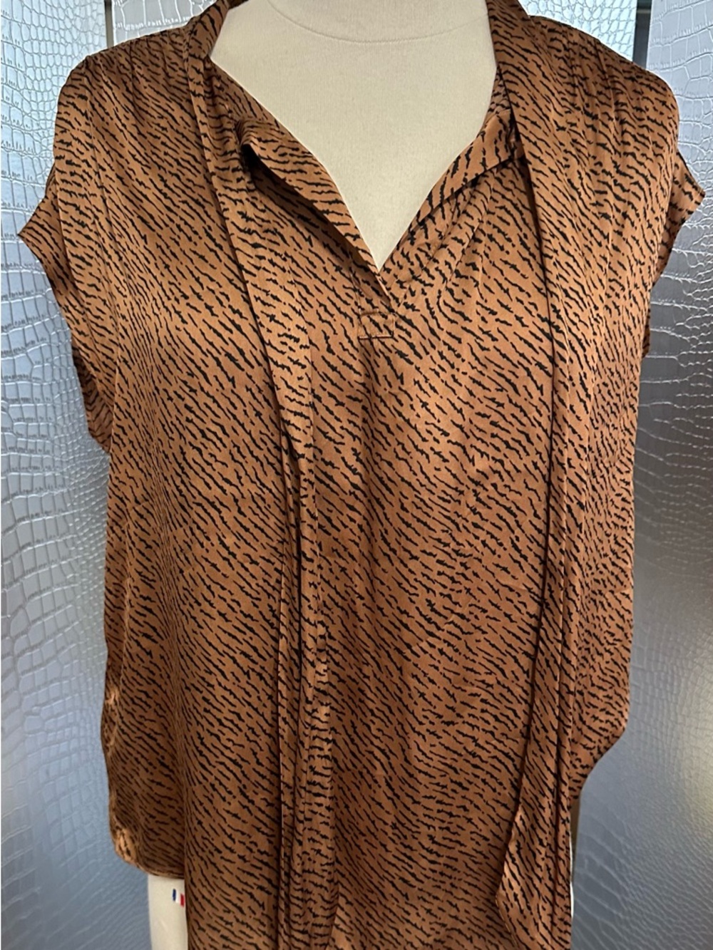 Banana Republic Brown Printed V-Neck Tie-Front Blouse